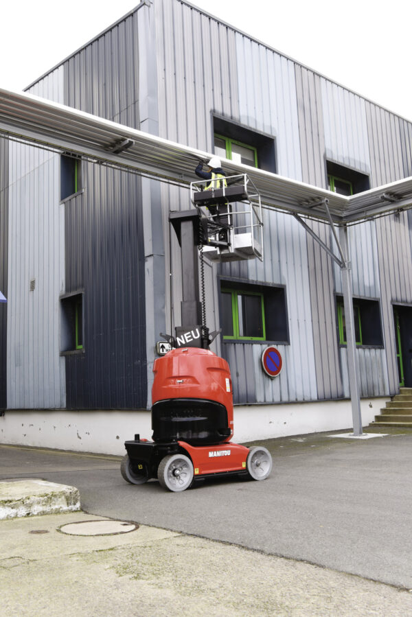 Manitou 100 VJR – nacelle élévatrice électrique – en situation d'utilisation