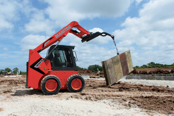 Manitou 1650 R – chargeuse compacte – en situation d'utilisation n°3
