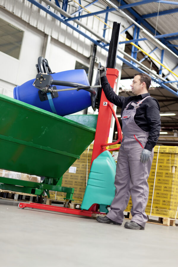 Manitou Kleos HM 250 D25 – gerbeur électrique – en situation d'utilisation n°2