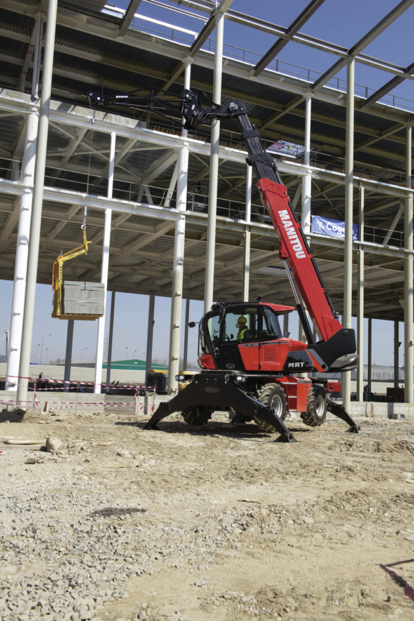 Manitou MRT 1845 115 – chariot télescopique rotatif   – en situation d'utilisation n°2