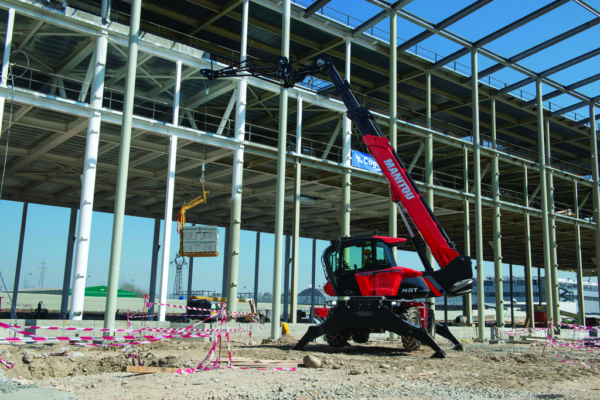 Manitou MRT 1845 75 – chariot télescopique rotatif   – en situation d'utilisation n°2