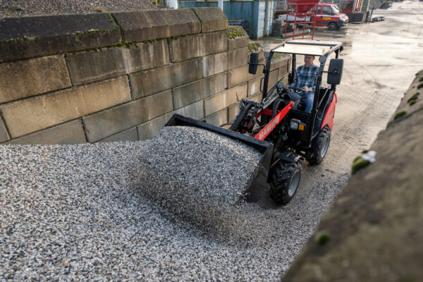 Manitou MLA 2-25 H – chargeuse articulée   – en situation d'utilisation n°2