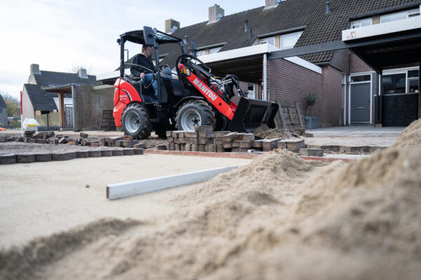 Manitou MLA 2-25 H – chargeuse articulée   – en situation d'utilisation n°4