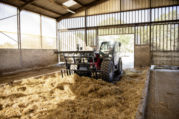 Manitou MLT 841-145 PS+ – chariot télescopique   – en situation d'utilisation n°4