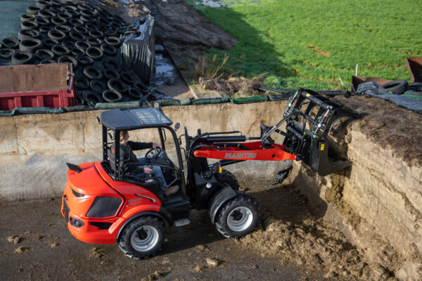 Manitou MLA 5-50H – chargeuse articulée   – en situation d'utilisation n°2