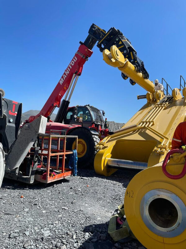 Manitou MHT 11250 mining ST5 – chariot télescopique de chantier   – en situation d'utilisation