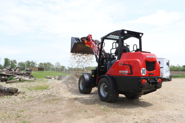 Manitou MLA 5-60 H-Z – chargeuse articulée   – en situation d'utilisation n°2