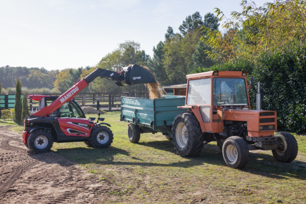 Manitou ULM 415 H – chariot télescopique   – en situation d'utilisation n°2