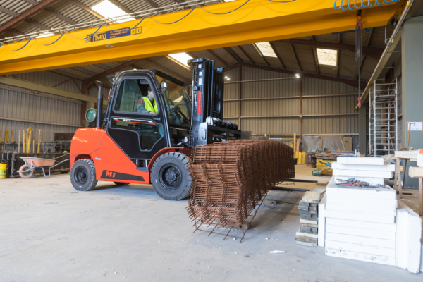 Manitou MI 40 D ST5 – chariot élévateur   – en situation d'utilisation n°3