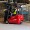 Manitou ME 318 – chariot élévateur électrique – en situation d'utilisation