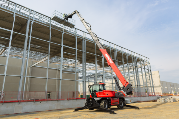 Manitou MRT 3060 – chariot télescopique rotatif   – en situation d'utilisation n°3