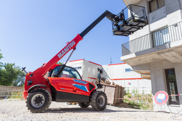 Manitou MT 625 e – chariot télescopique de chantier électrique – en situation d'utilisation n°2