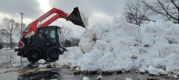 Manitou 2100V – chargeuse compacte   n°2