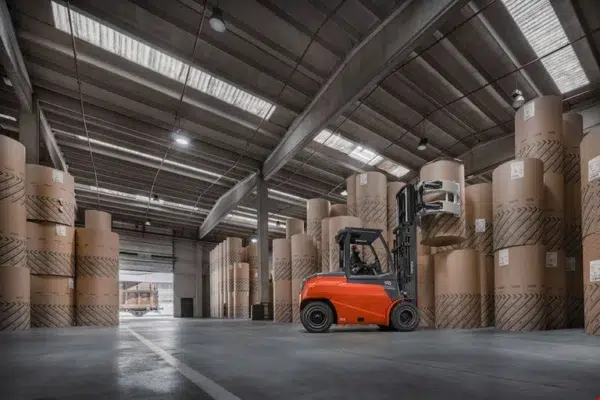 Toyota Traigo80 - 8t Centre de gravité 900mm (9FBH80T) – chariot élévateur frontal électrique – en situation d'utilisation n°3