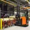 Toyota BT Reflex 1,2t Basic (RRE 120B) – chariot à mât rétractable électrique – en situation d'utilisation