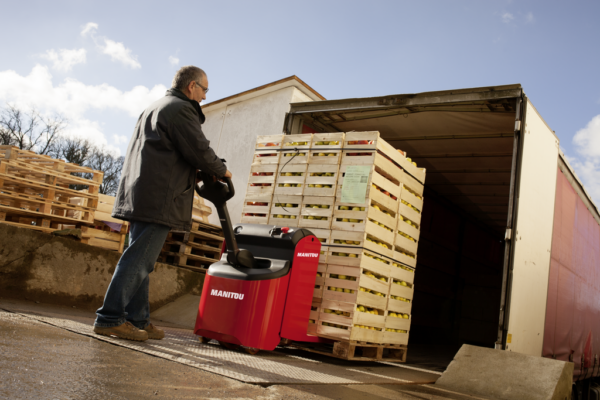 Manitou EP 18 – transpalette électrique – en situation d'utilisation