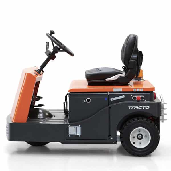 Toyota Tracto 4t (TTE 40) – chariot tracteur – vue de côté